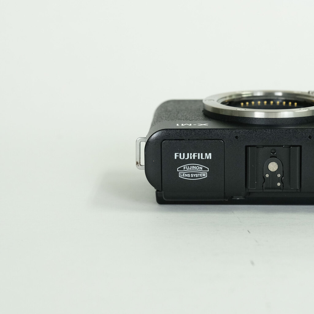 FUJIFILM X-M1 ボディ ブラック
