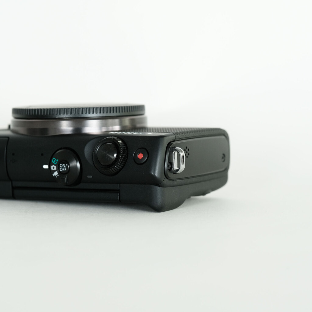 Canon EOS M100 Canon EOS M100