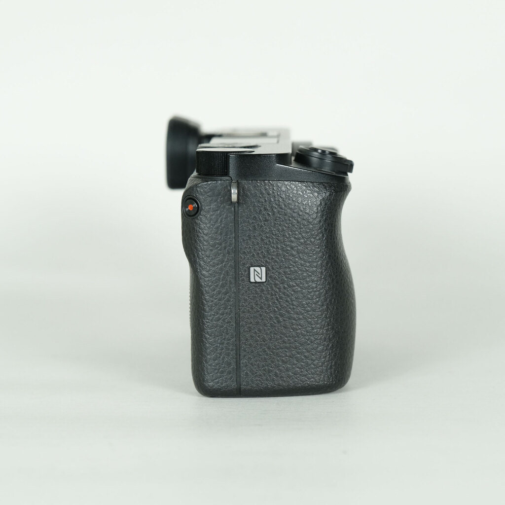 SONY α6000（ILCE-6000）の出品 | ONE SCENE（ワンシーン）