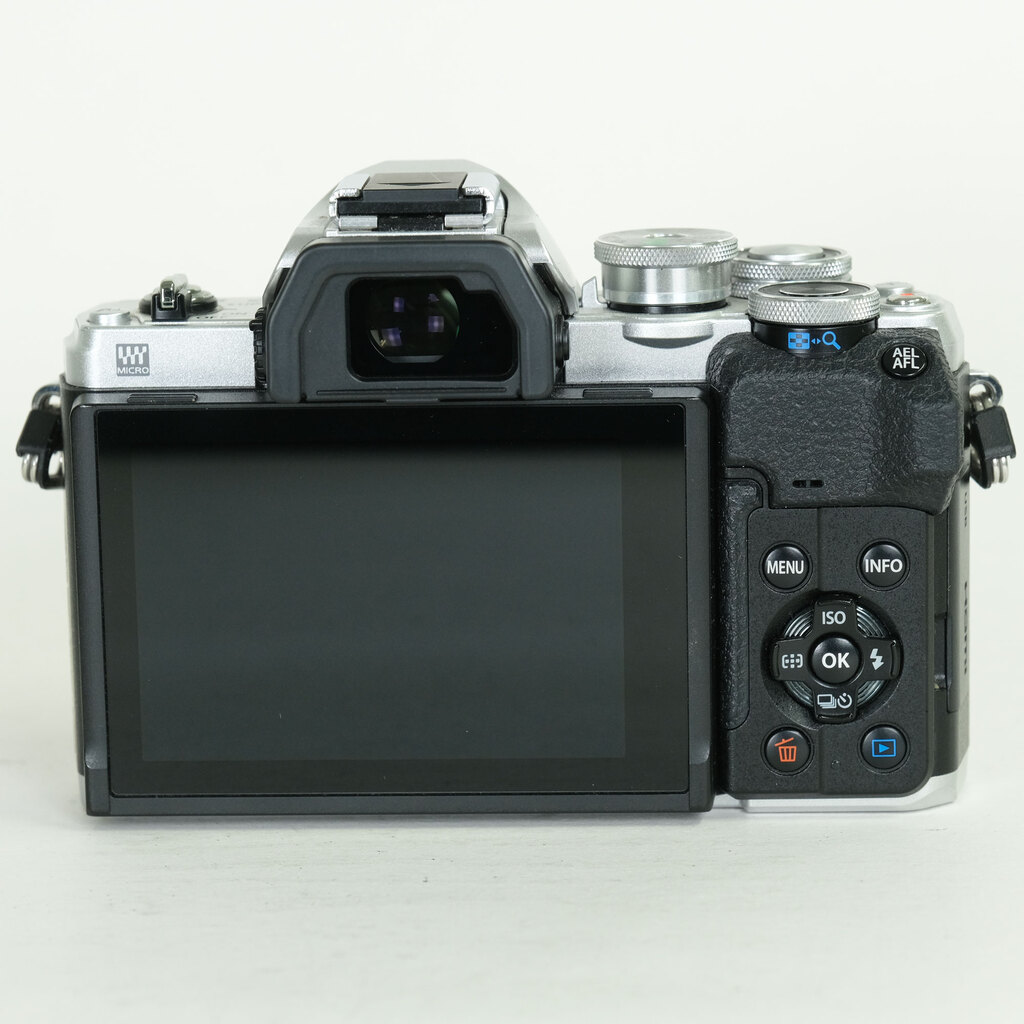 OLYMPUS OM-D E-M10 Mark IV