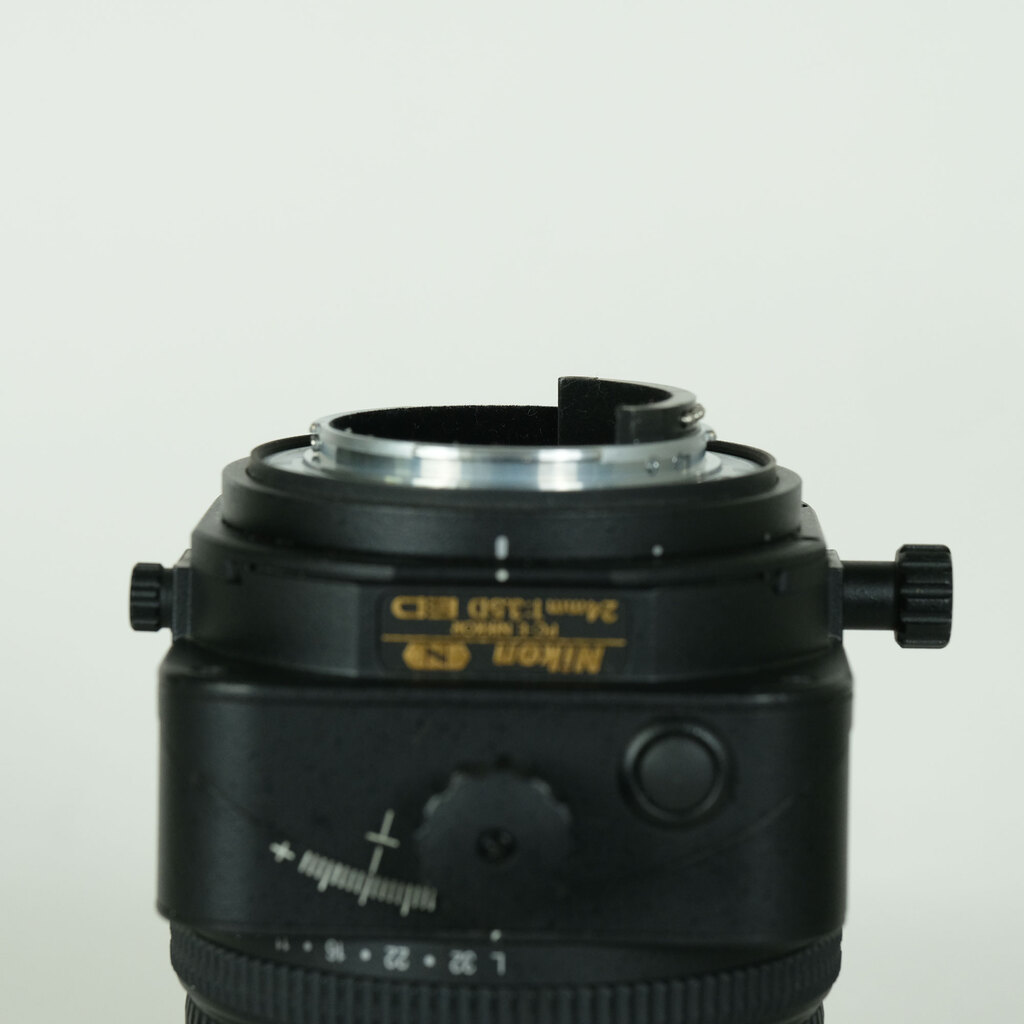 Nikon PC-E NIKKOR 24mm f/3.5D ED Nikon PC-E NIKKOR 24mm f/3.5D ED