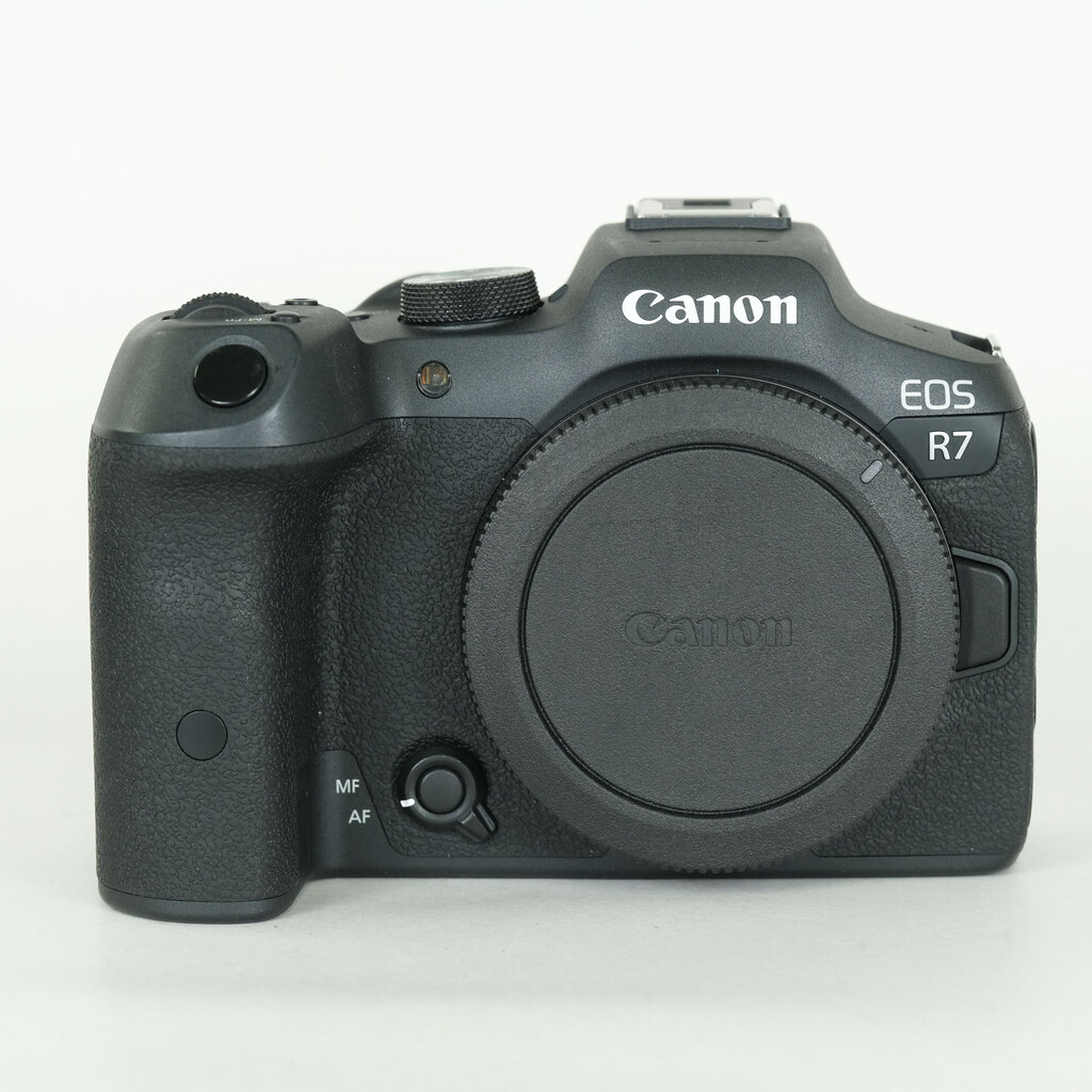 Canon EOS R7