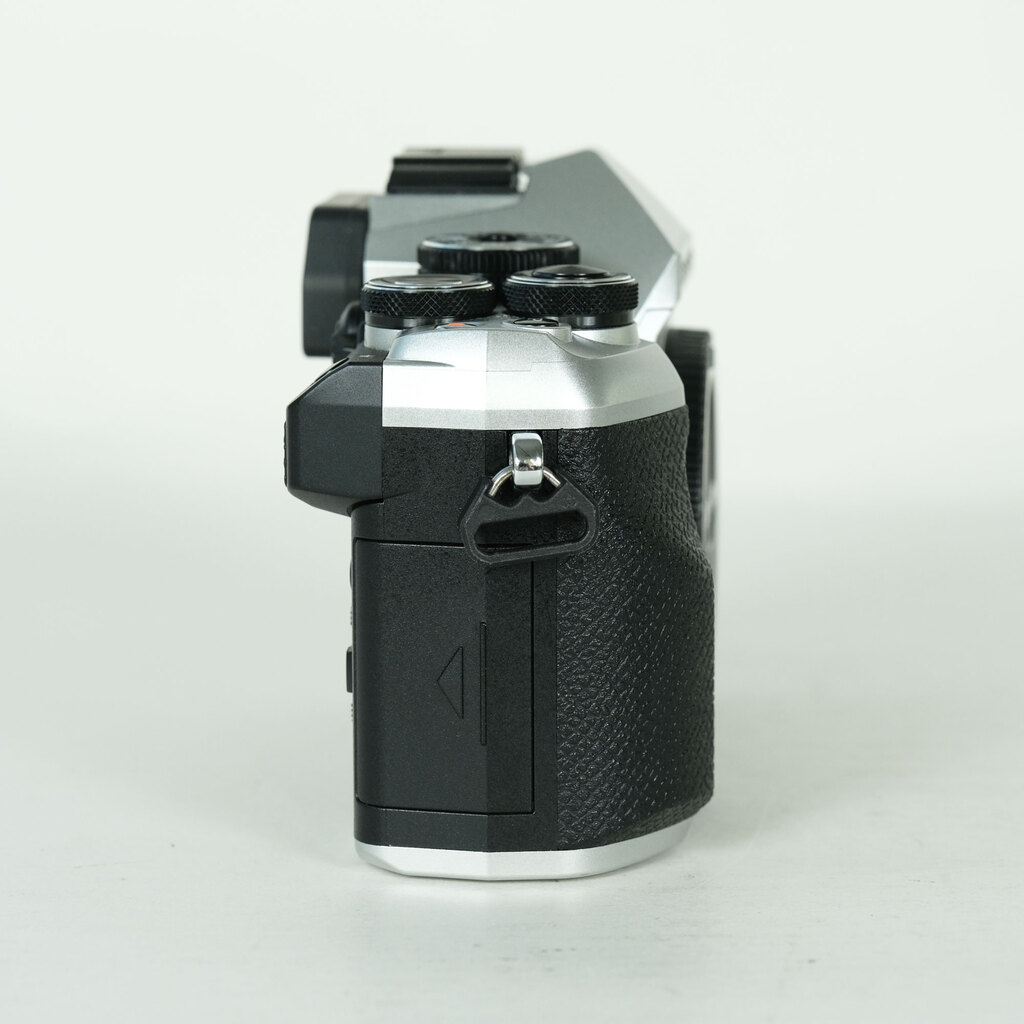 OM SYSTEM OM-5 Mark II ボディ シルバーの出品 | ONE SCENE（ワンシーン）