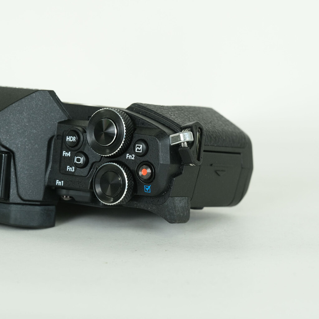 OLYMPUS OM-D E-M5 Mark II