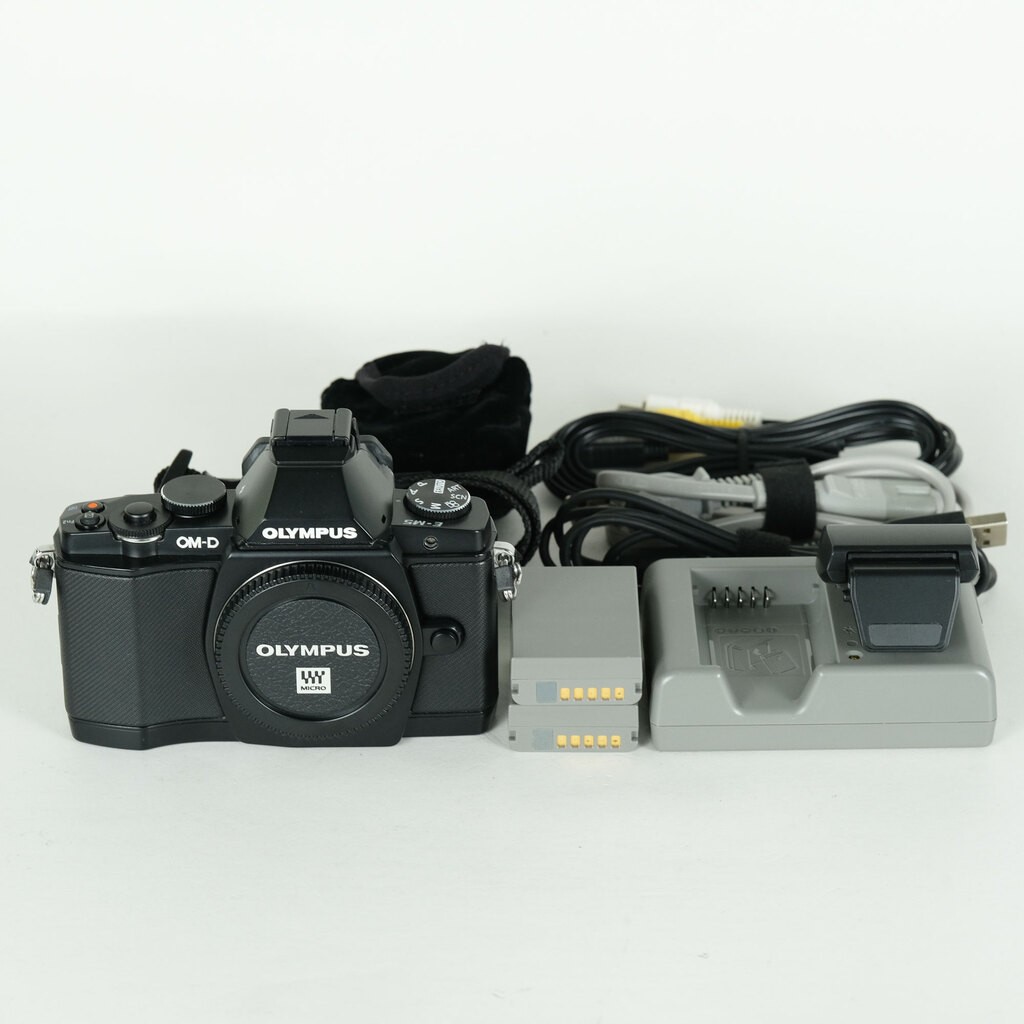 OLYMPUS OM-D E-M5 �{�f�B �G���[�g�u���b�N