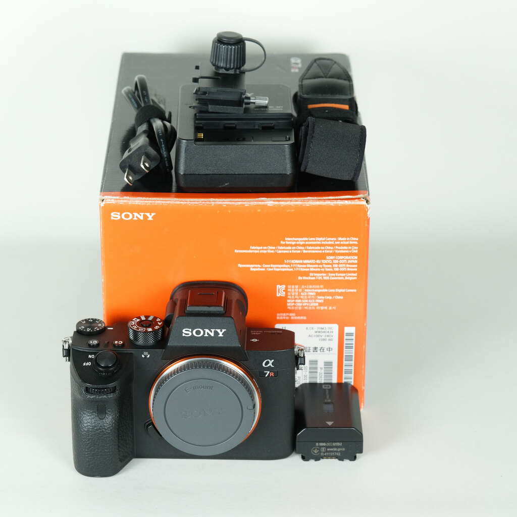 SONY α7R III(ILCE-7RM3) SONY α7R III(ILCE-7RM3)