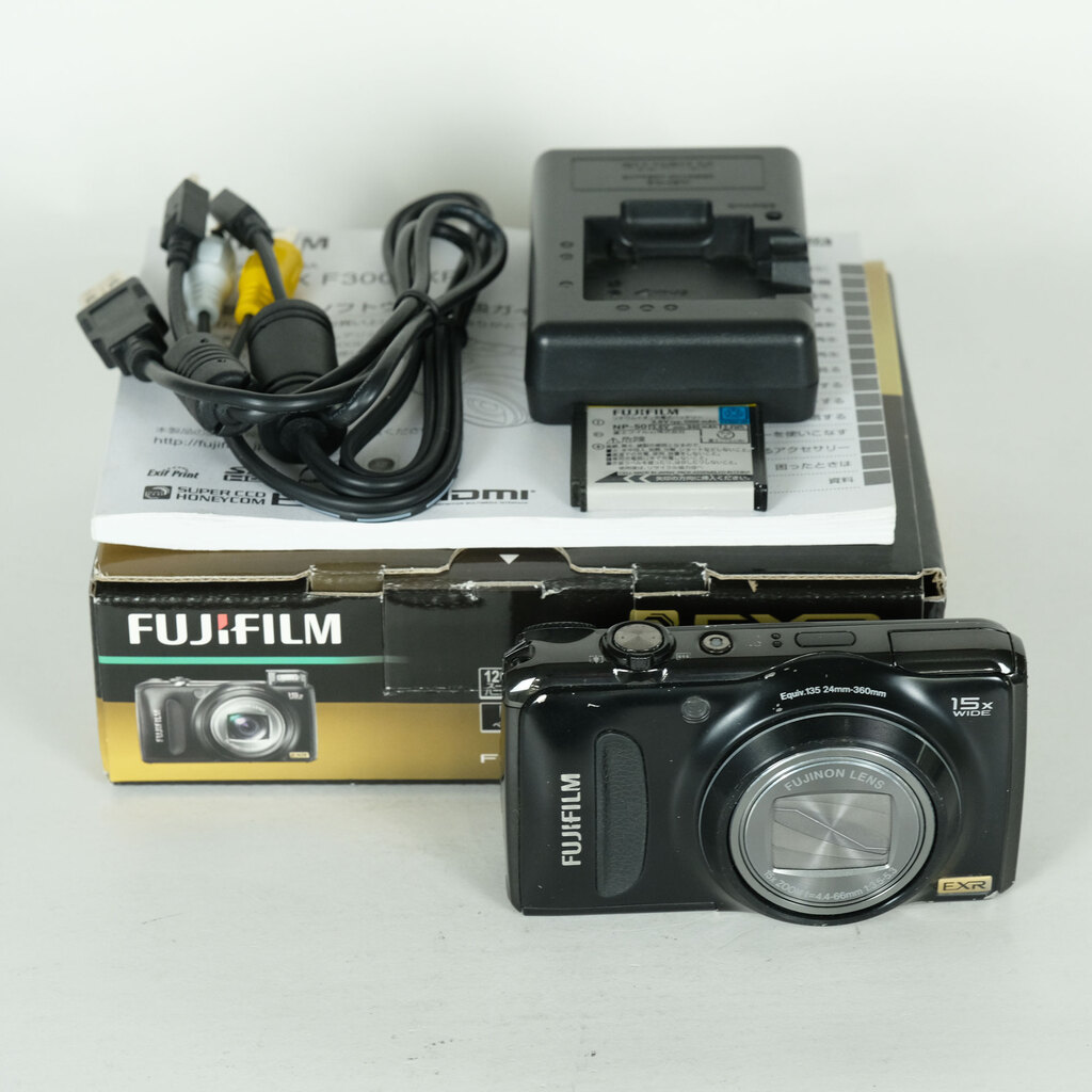 【動作確認済】FUJIFILM FinePix F300EXR ブラック 付属品 FUJIFILM FinePix F300EXR ブラックの出品 | ONE SCENE（ワンシーン）