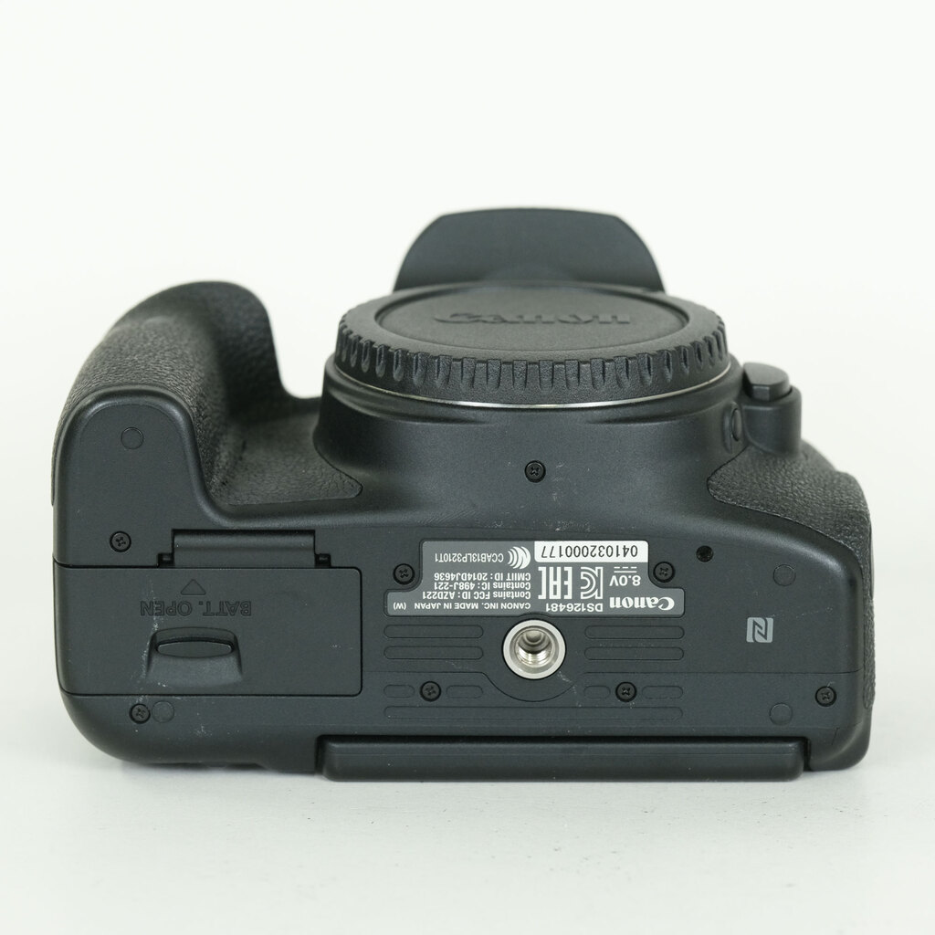 Canon EOS 8000D