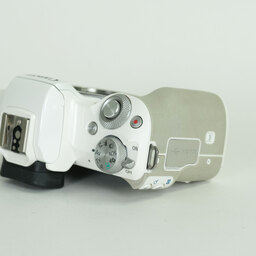 Canon EOS Kiss M Canon EOS Kiss M