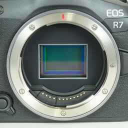 Canon EOS R7