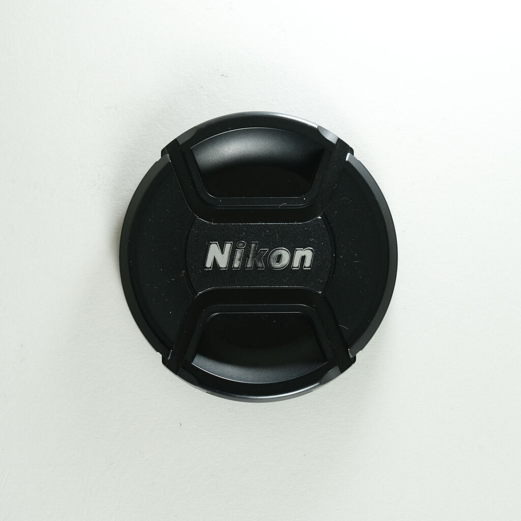 Nikon AF-S DX NIKKOR 18-300mm f/3.5-6.3G ED VR Nikon AF-S DX NIKKOR 18-300mm f/3.5-6.3G ED VR