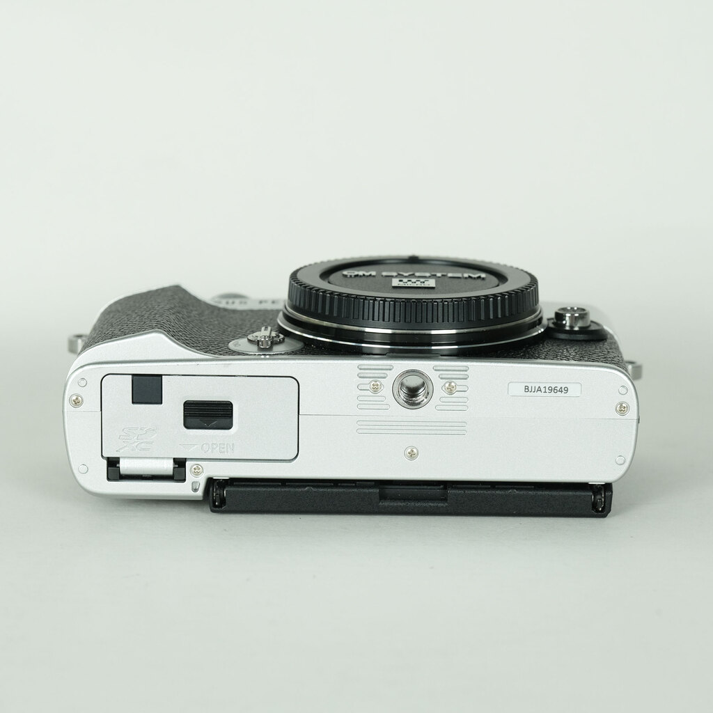 OLYMPUS PEN E-P7