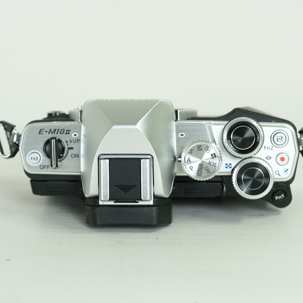 OLYMPUS OM-D E-M10 Mark II