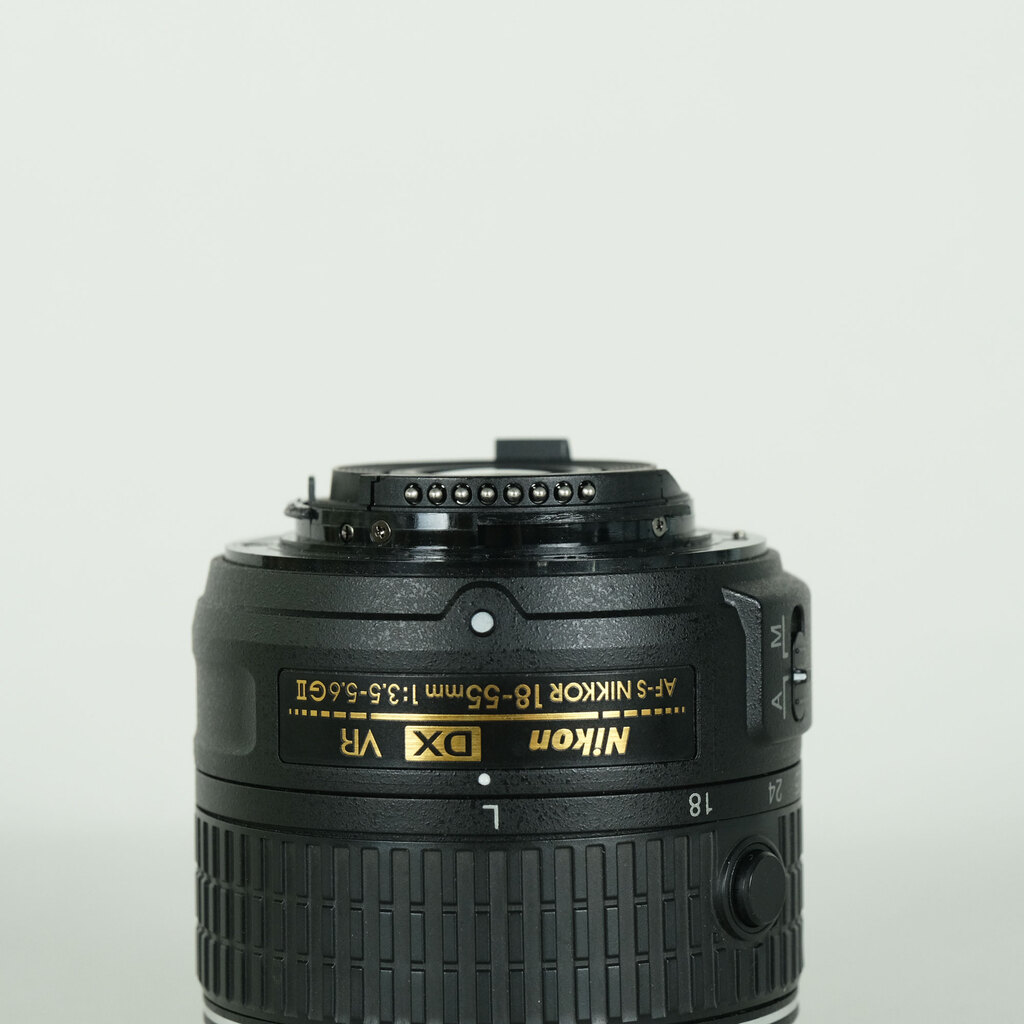 Nikon AF-S DX NIKKOR 18-55mm f3.5-5.6G VR II Nikon AF-S DX NIKKOR 18-55mm f3.5-5.6G VR II