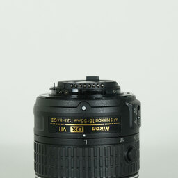 Nikon AF-S DX NIKKOR 18-55mm f3.5-5.6G VR II Nikon AF-S DX NIKKOR 18-55mm f3.5-5.6G VR II