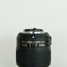 Nikon AF-S NIKKOR 35mm f/1.8G ED Nikon AF-S NIKKOR 35mm f/1.8G ED