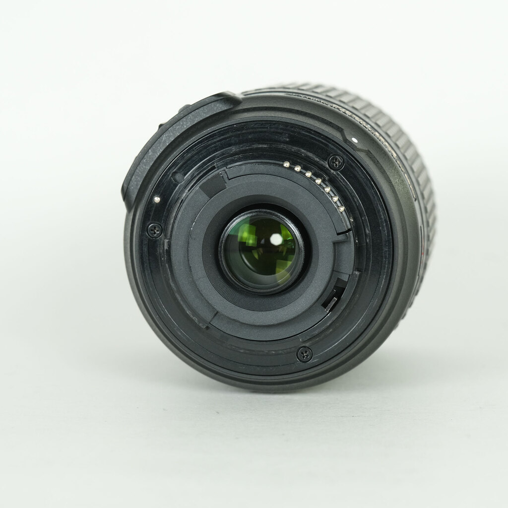 Nikon AF-S DX VR Zoom-Nikkor 55-200mm F4-5.6G IF-ED Nikon AF-S DX VR Zoom-Nikkor 55-200mm F4-5.6G IF-ED