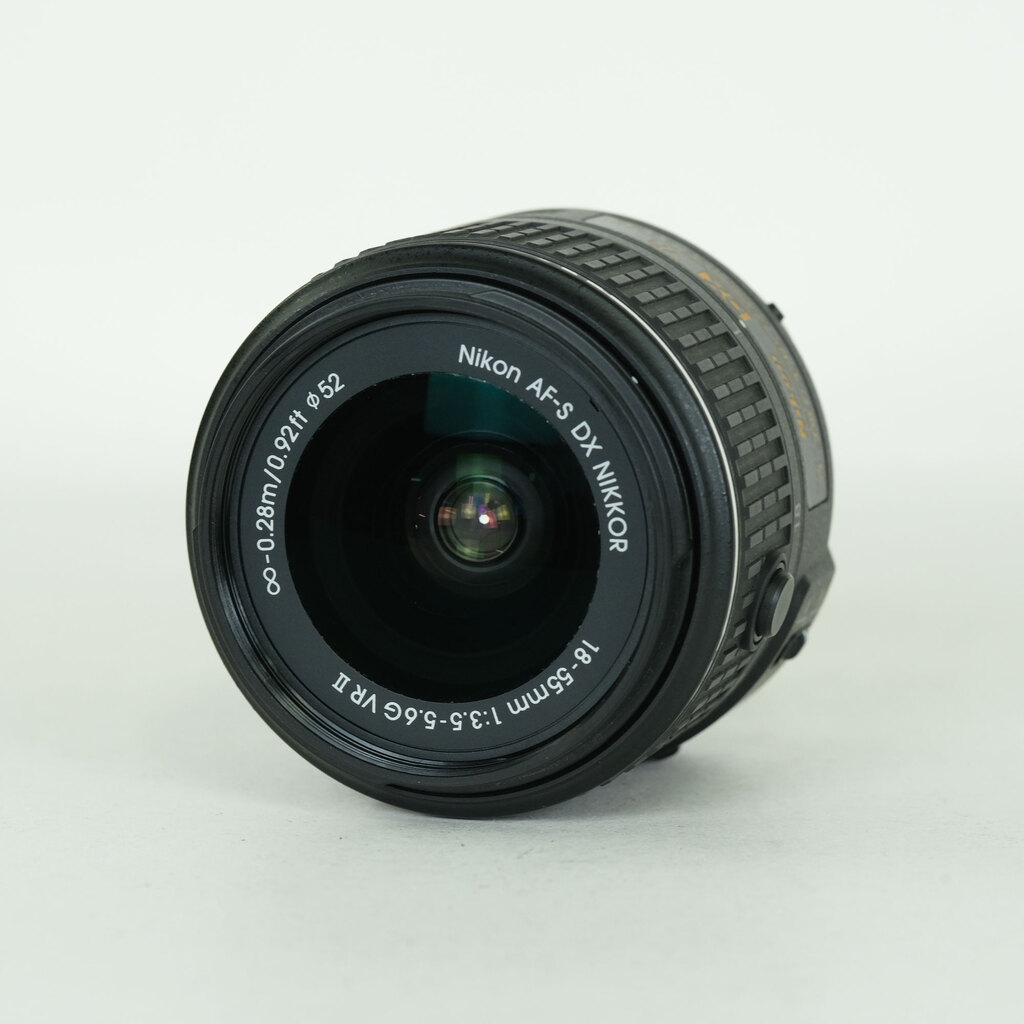 Nikon AF-S DX NIKKOR 18-55mm f3.5-5.6G VR II