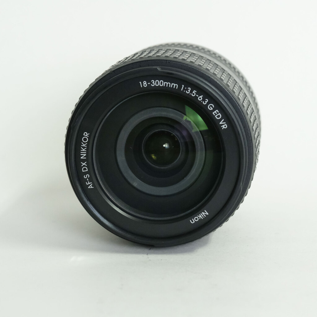 Nikon AF-S DX NIKKOR 18-300mm f/3.5-6.3G ED VR