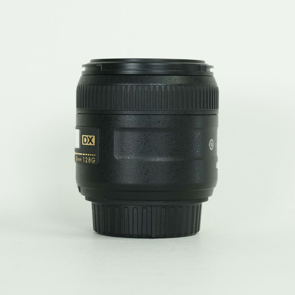 Nikon AF-S DX Micro NIKKOR 40mm f/2.8G Nikon AF-S DX Micro NIKKOR 40mm f/2.8G