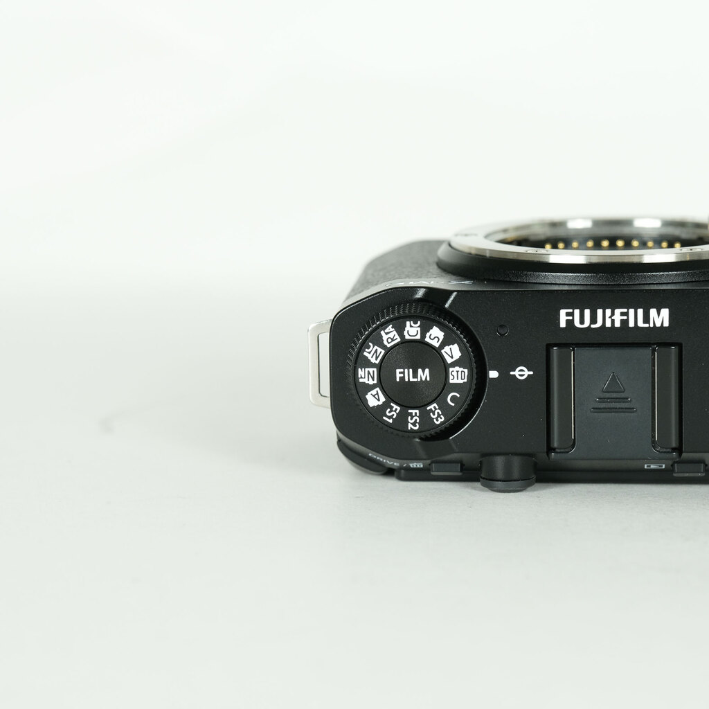 FUJIFILM X-M5