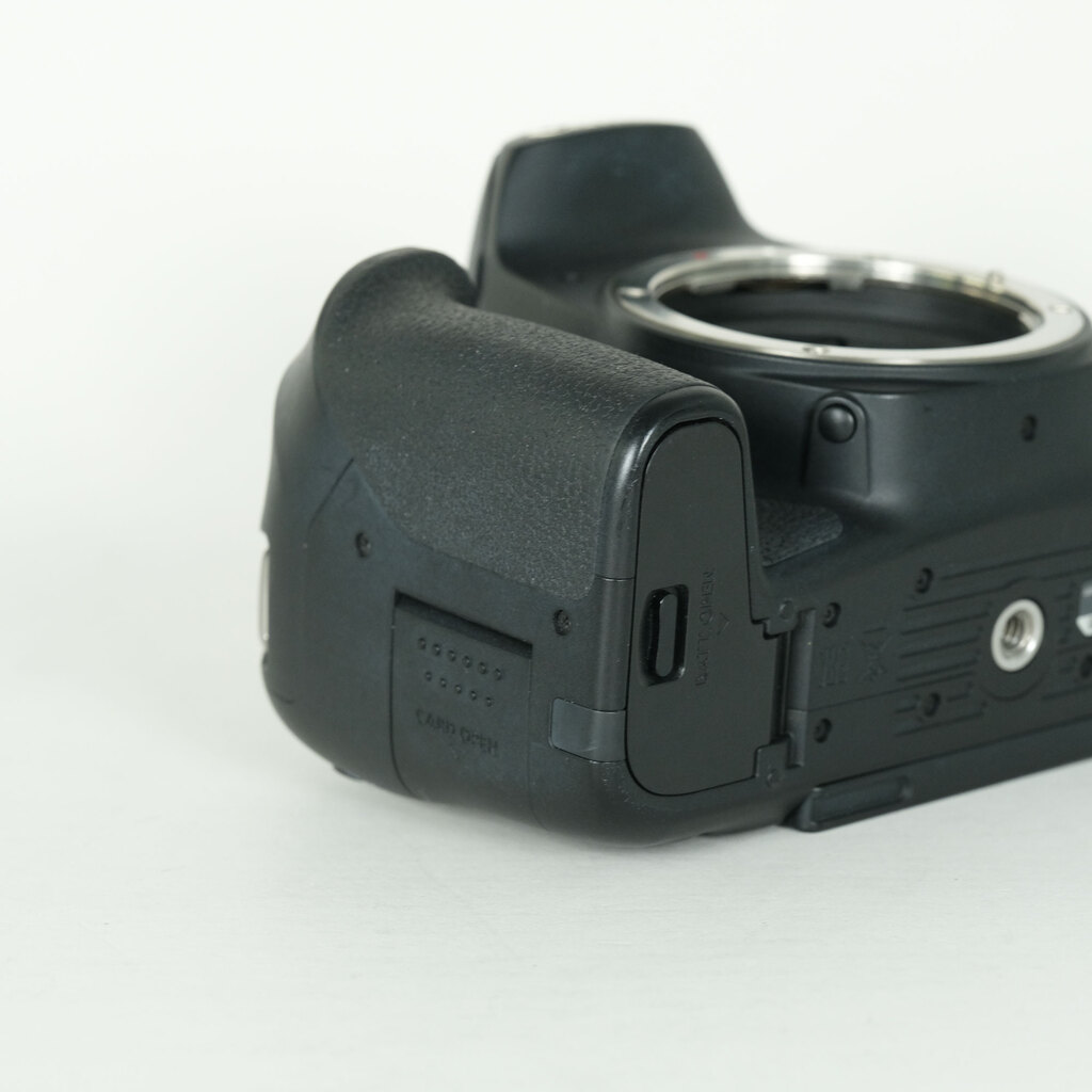 Canon EOS Kiss X10iの出品 | ONE SCENE（ワンシーン）