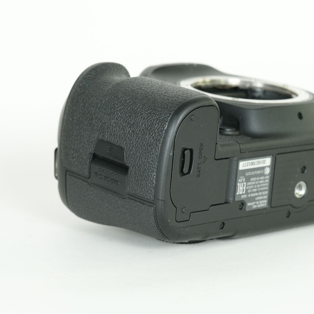 Canon EOS 5D Mark IV Canon EOS 5D Mark IV