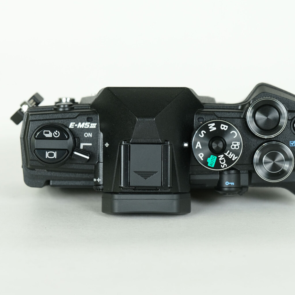 OLYMPUS OM-D E-M5 Mark III