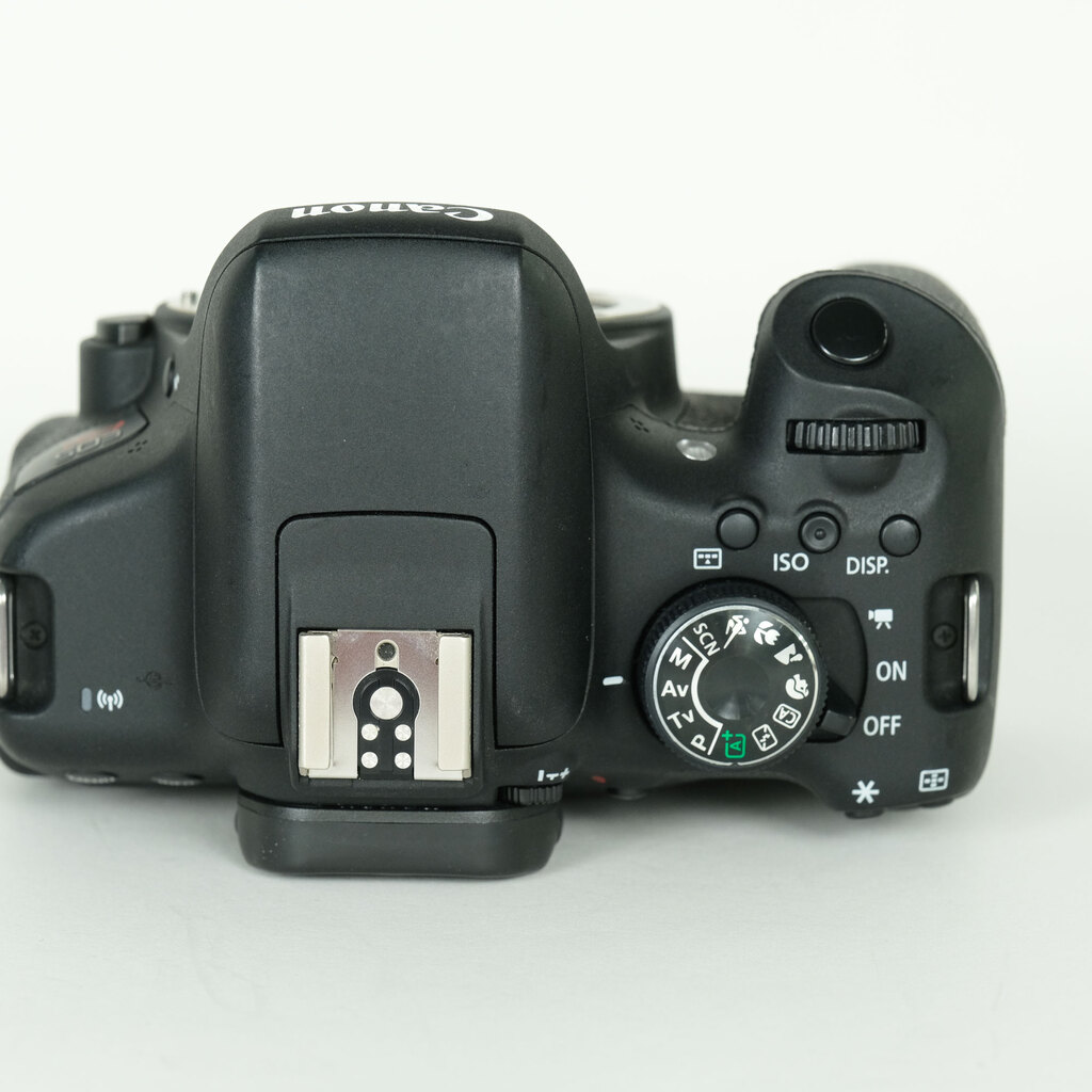 Canon EOS Kiss X8i