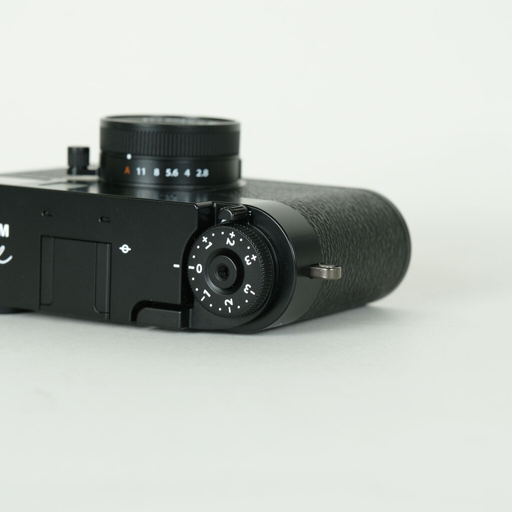 FUJIFILM X half X-HF1