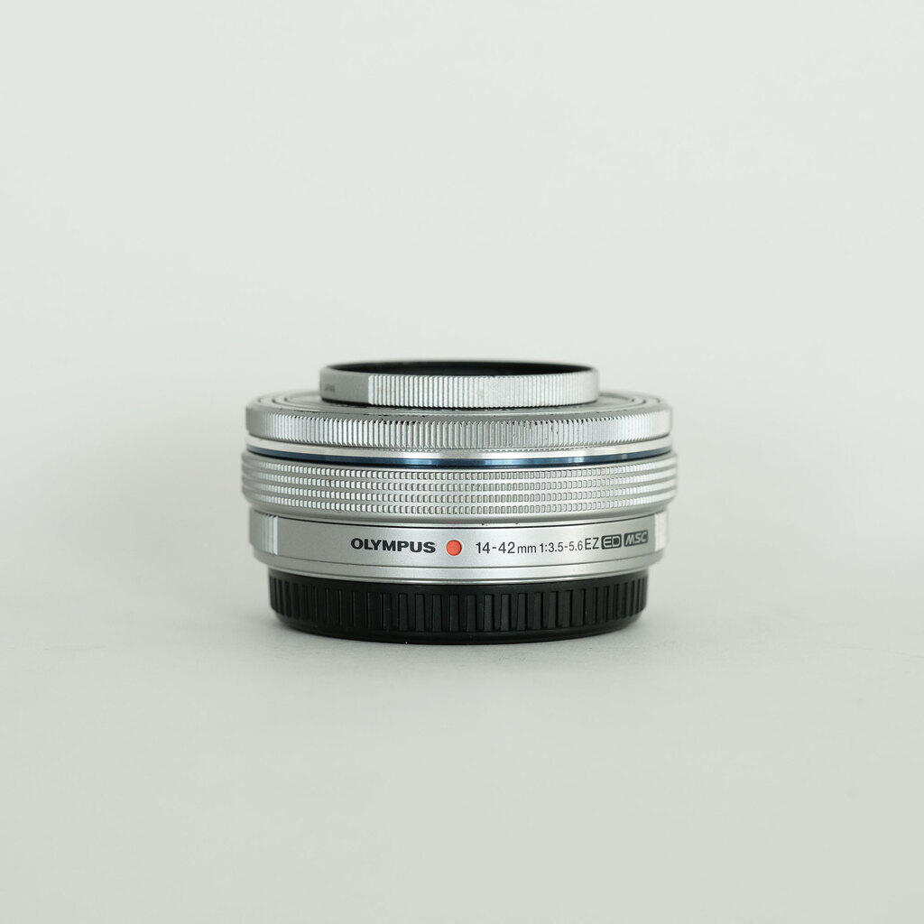 OLYMPUS M.ZUIKO DIGITAL ED 14-42mm F3.5-5.6 EZ シルバーの出品