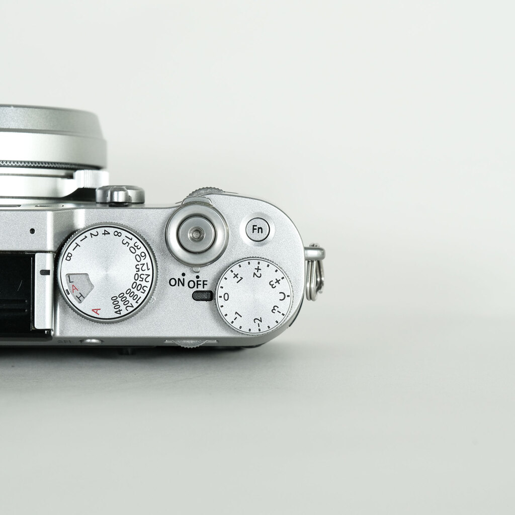 FUJIFILM X100F シルバー FUJIFILM X100F シルバー