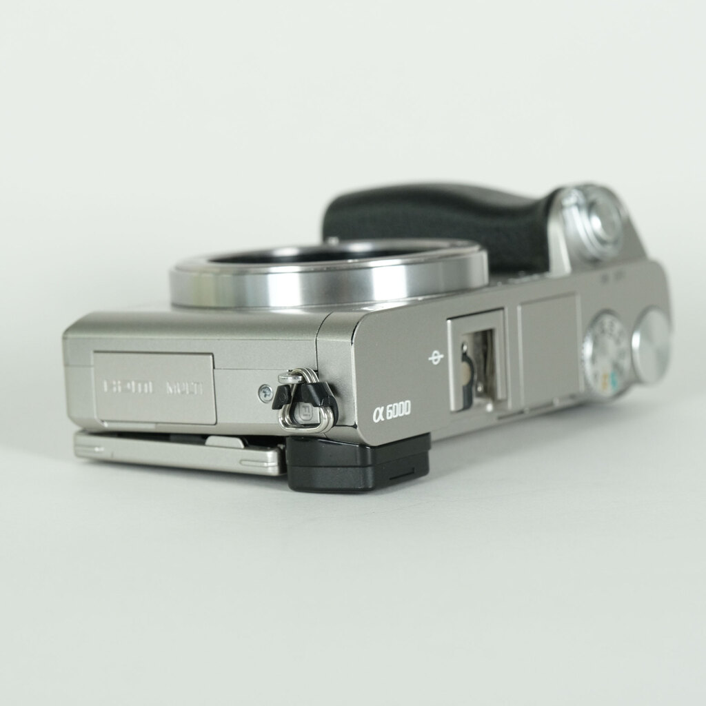 SONY α6000（ILCE-6000）の出品 | ONE SCENE（ワンシーン）