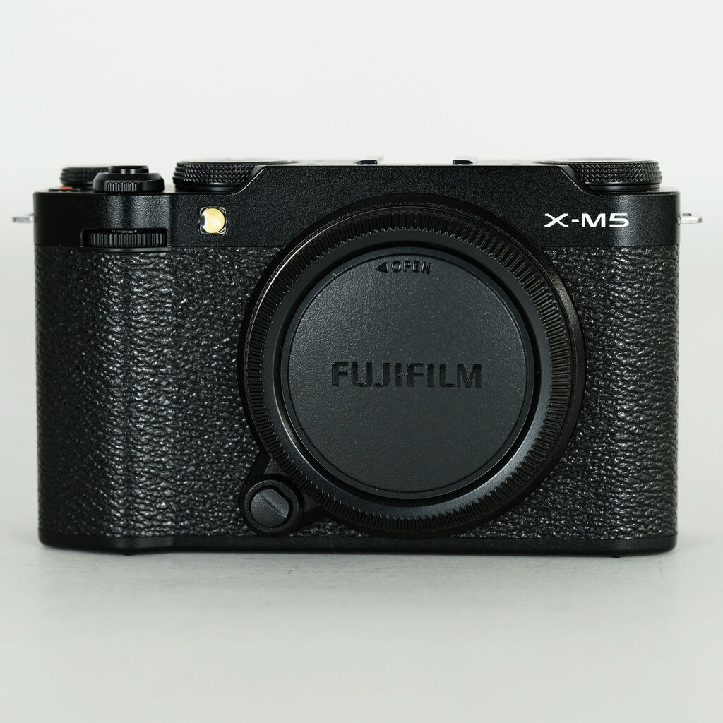 FUJIFILM X-M5