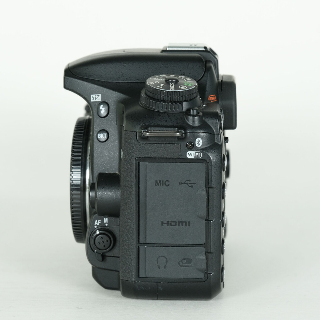 Nikon D7500 [�{�f�B]