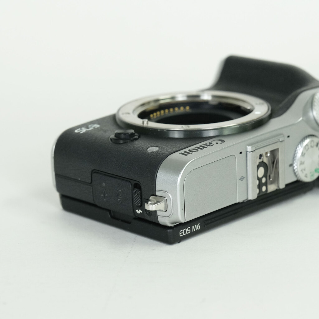 Canon EOS M6 Canon EOS M6