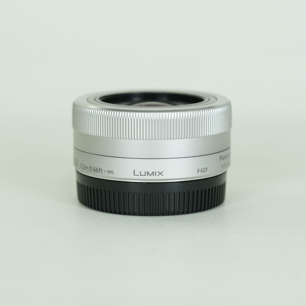 Panasonic LUMIX G VARIO 12-32mm / F3.5-5.6 ASPH. / MEGA O.I.S.