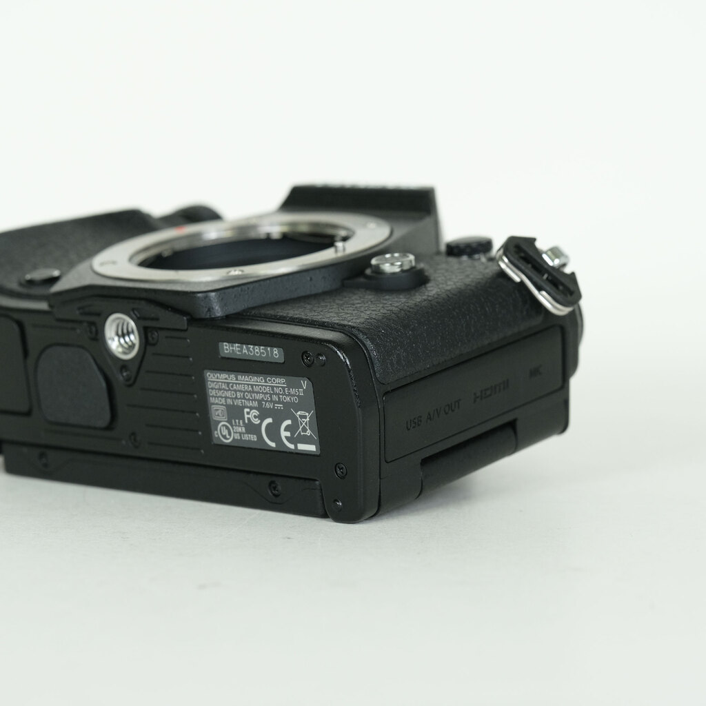 OLYMPUS OM-D E-M5 Mark II