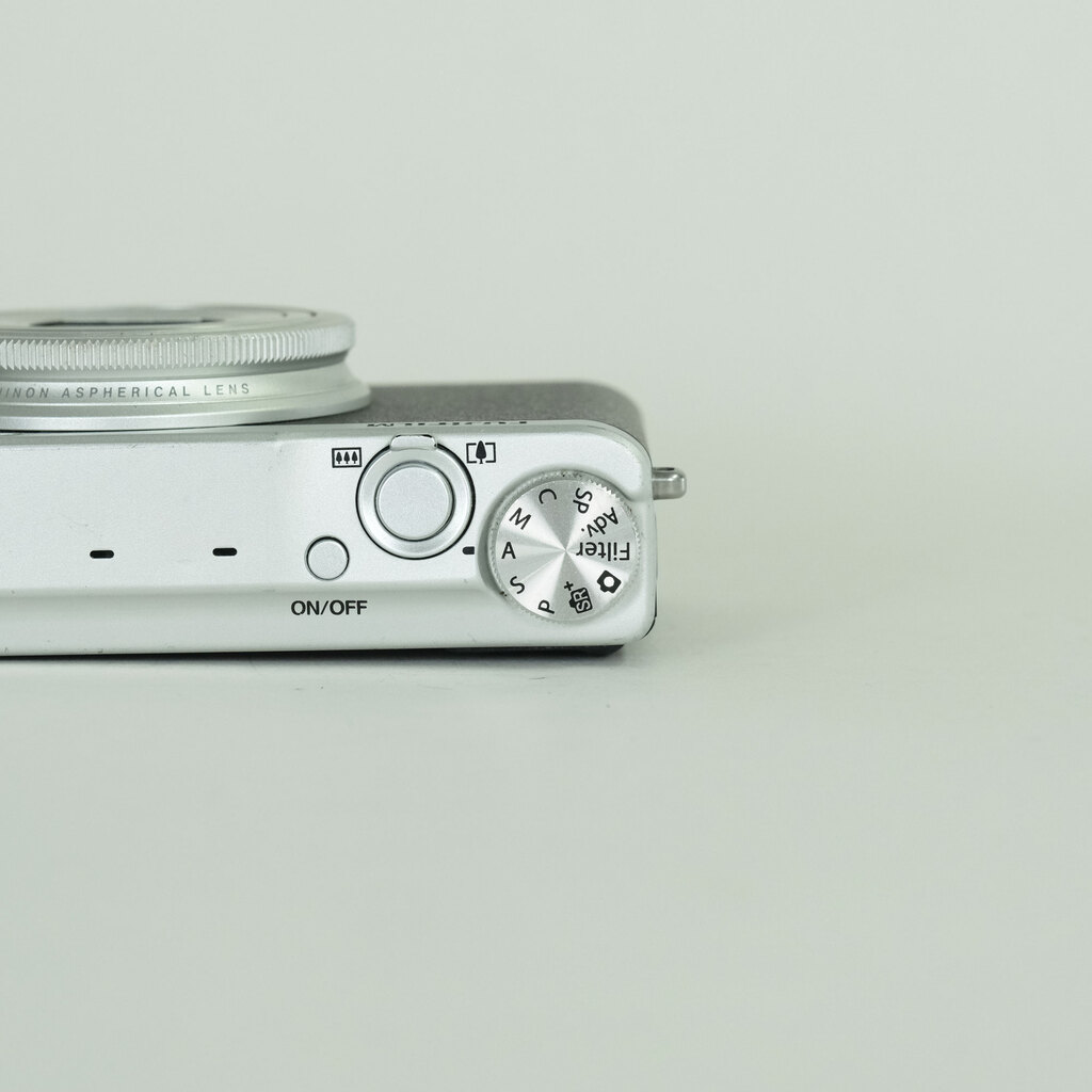 FUJIFILM XQ2 シルバー FUJIFILM XQ2 シルバー