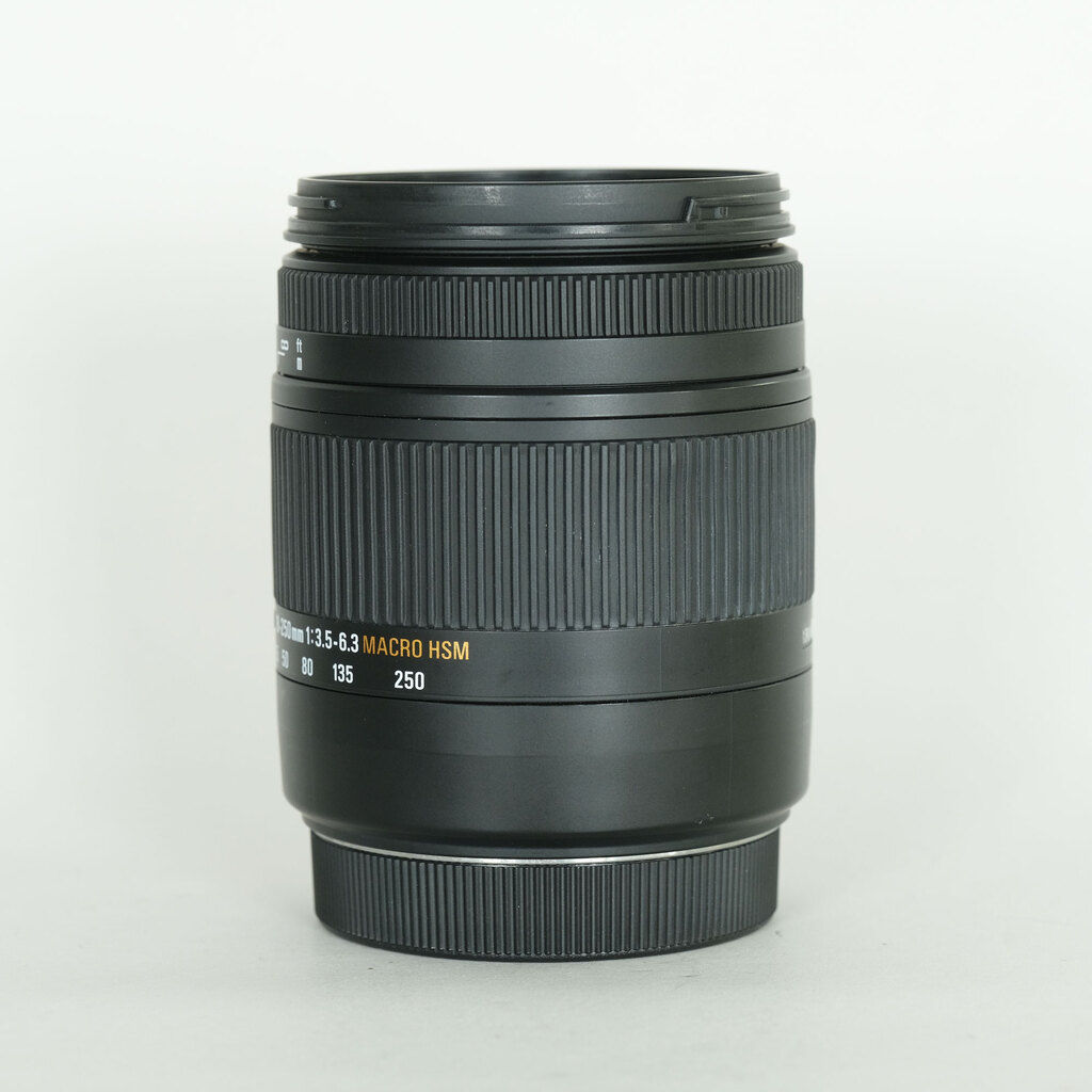 SIGMA 18-250mm F3.5-6.3 DC MACRO OS HSM (キヤノンEF用) SIGMA 18-250mm F3.5-6.3 DC MACRO OS HSM (キヤノンEF用)