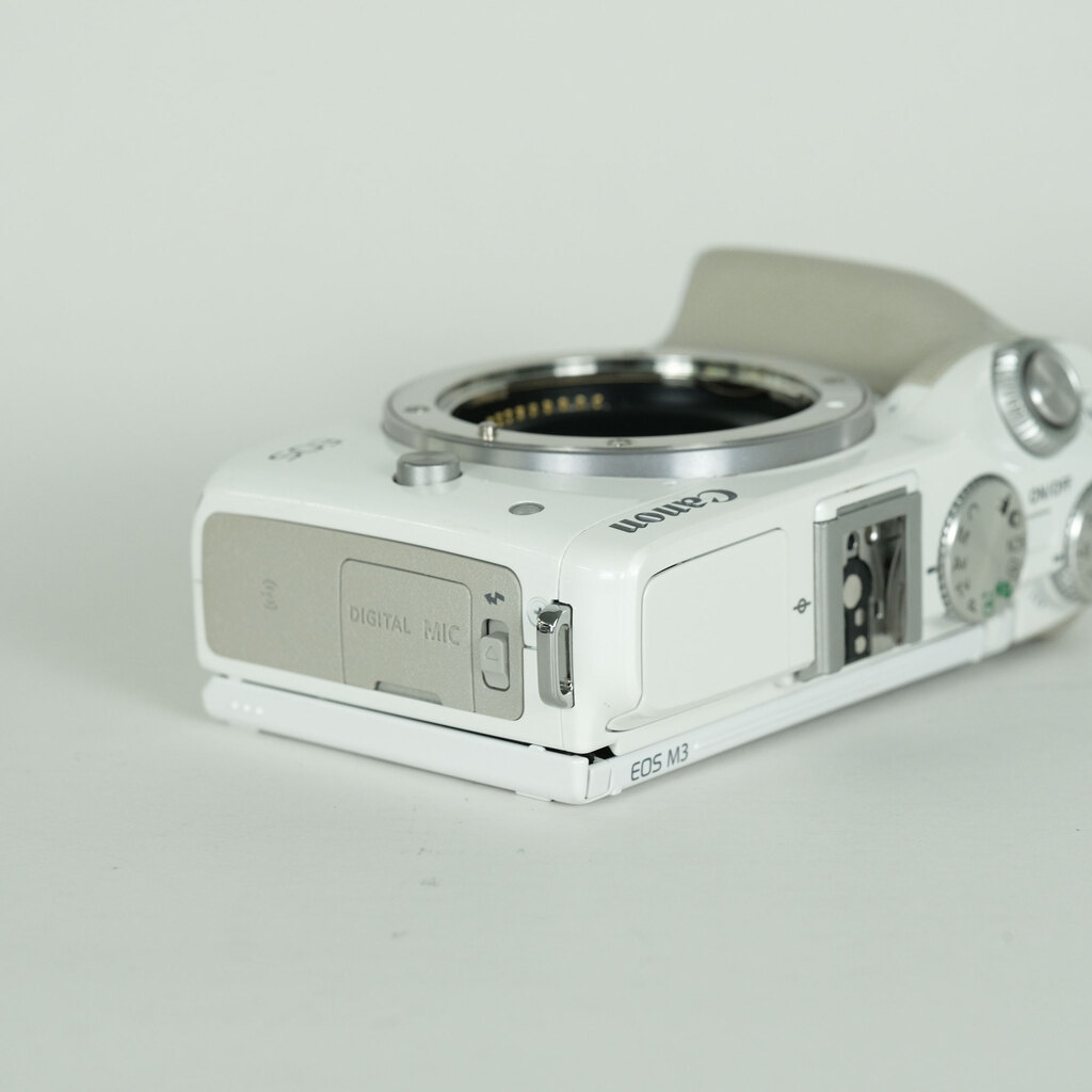 Canon EOS M3 ボディ ホワイトの出品 | ONE SCENE（ワンシーン）