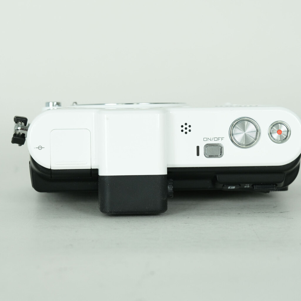 Nikon Nikon1 V1 ボディ ホワイト Nikon Nikon1 V1 ボディ ホワイト