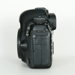 Canon EOS 5D Mark IV