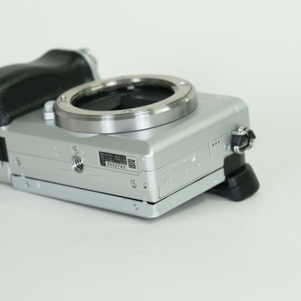 SONY α6400(ILCE-6400) SONY α6400(ILCE-6400)