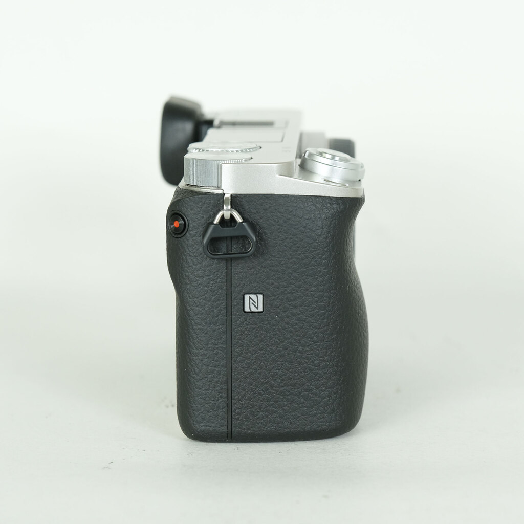 SONY α6000(ILCE-6000) SONY α6000(ILCE-6000)