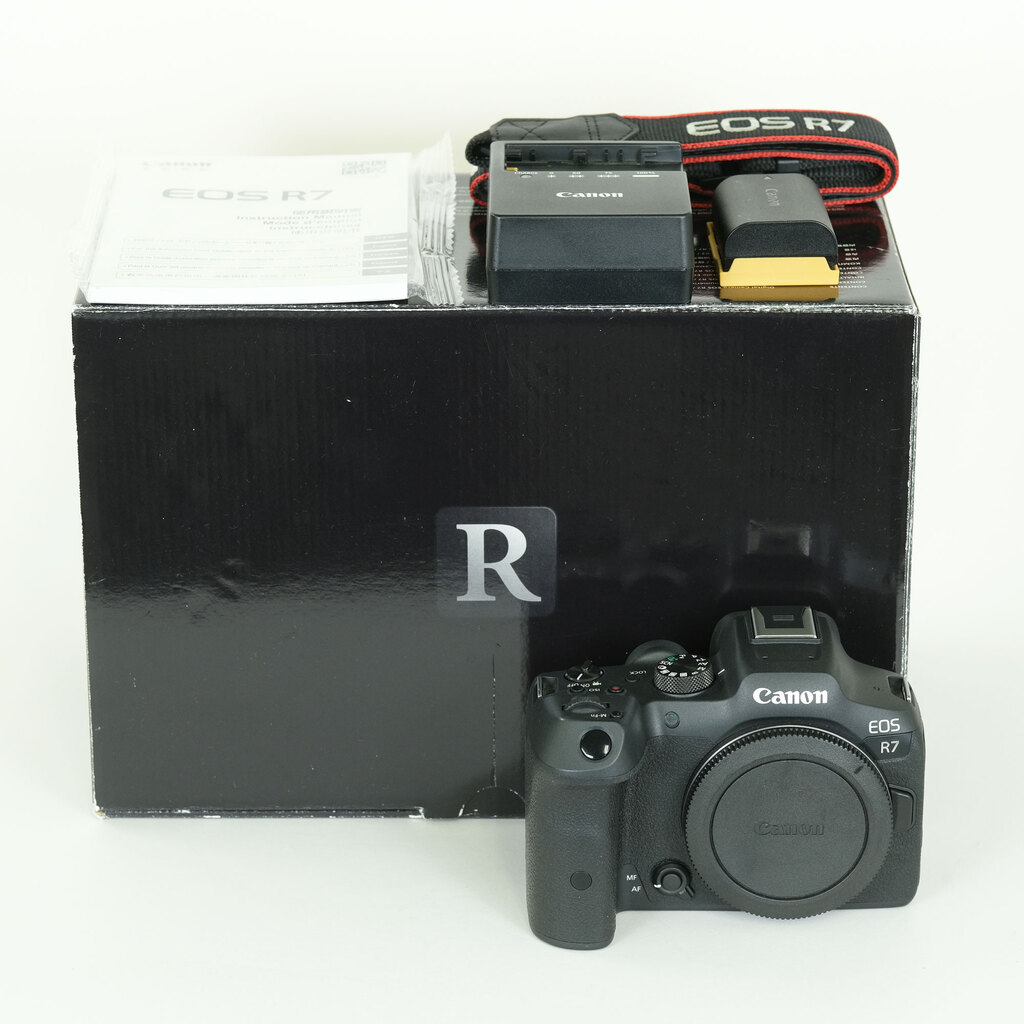 Canon EOS R7
