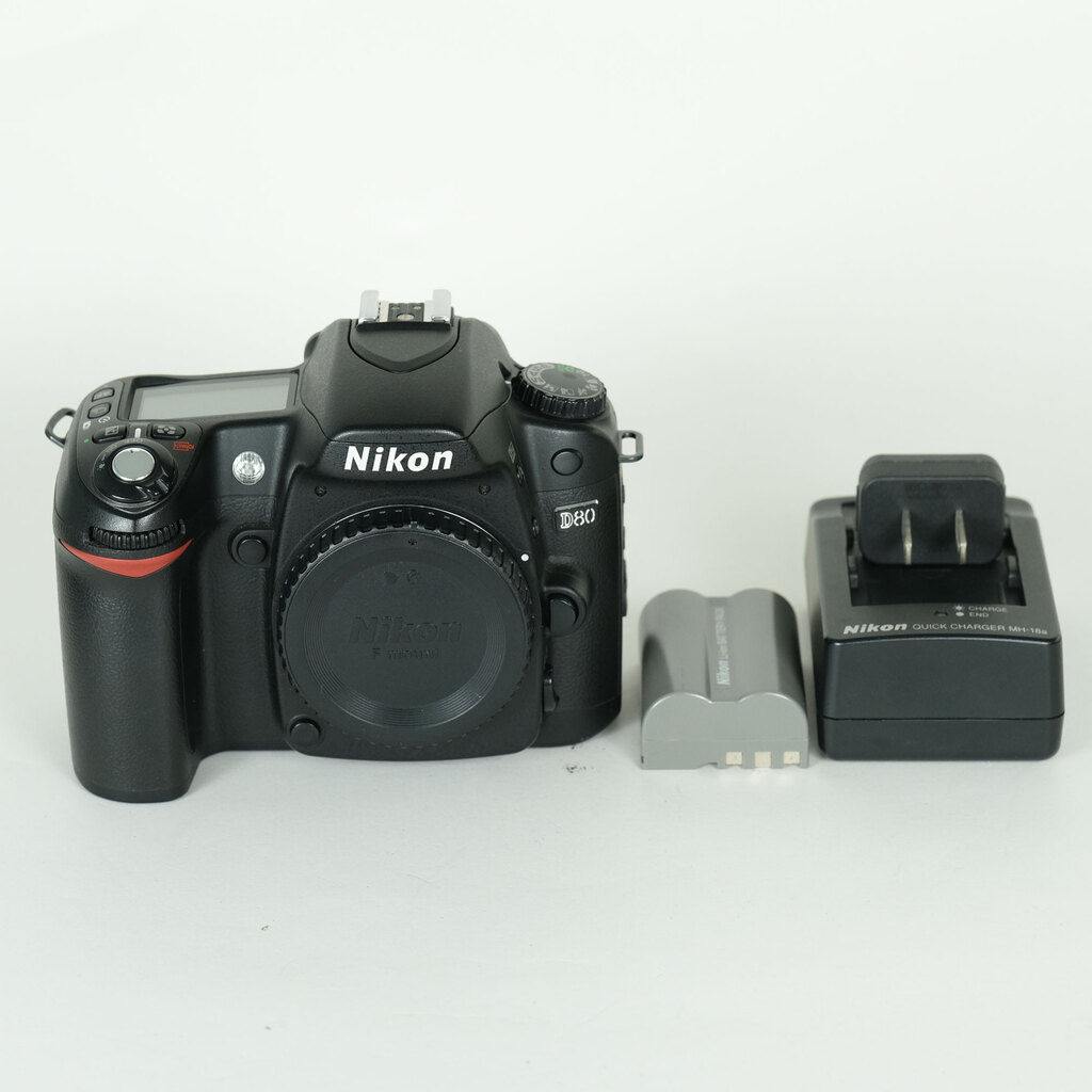 Nikon D80 �{�f�B