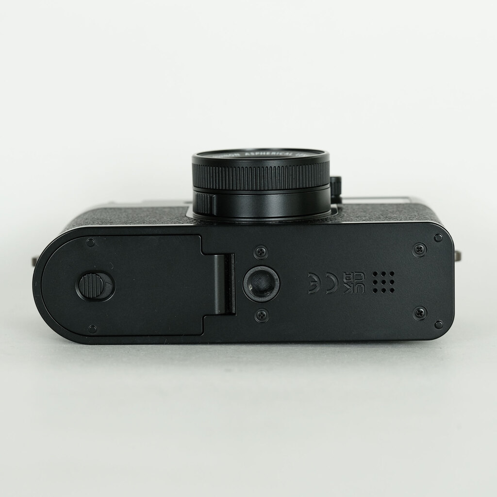 FUJIFILM X half X-HF1