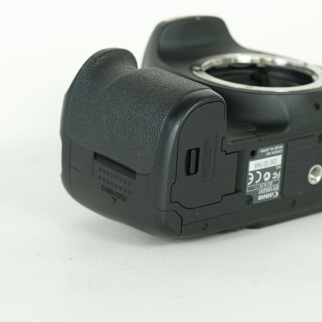 Canon EOS 7D ボディの出品 | ONE SCENE（ワンシーン）
