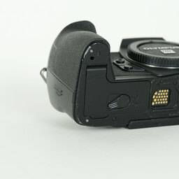 OLYMPUS OM-D E-M1 Mark II